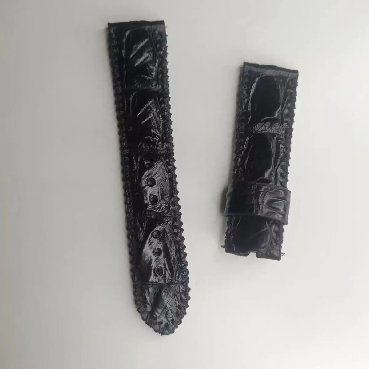 2026   Handmade genuine leather strap, crocodile leather tail flag, hand sewn strap, men's domineering new high-end watch strap