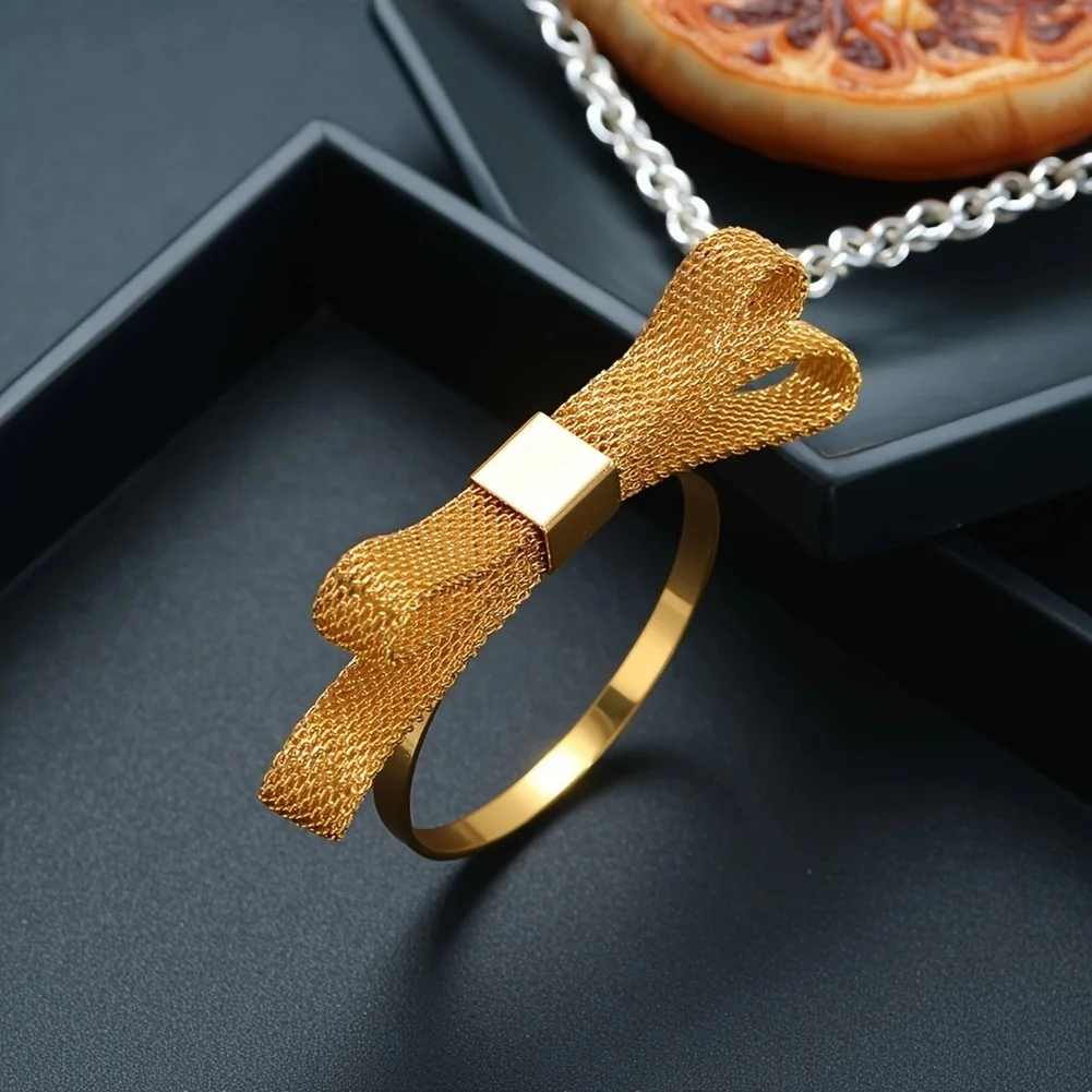 Pack of 6 elegant bow napkin rings gold iron European style for table decor at weddings restaurants and hotels