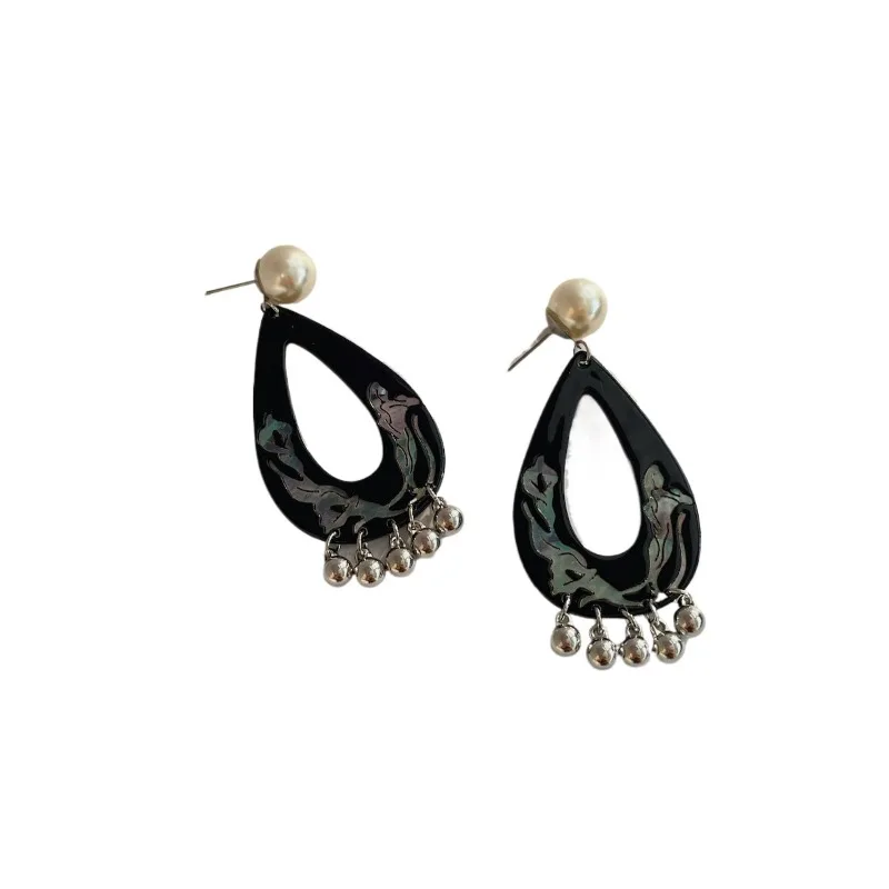 

New Chinese style oval large earrings, snail flower metal high-end small bell fringed fashionable earrings
