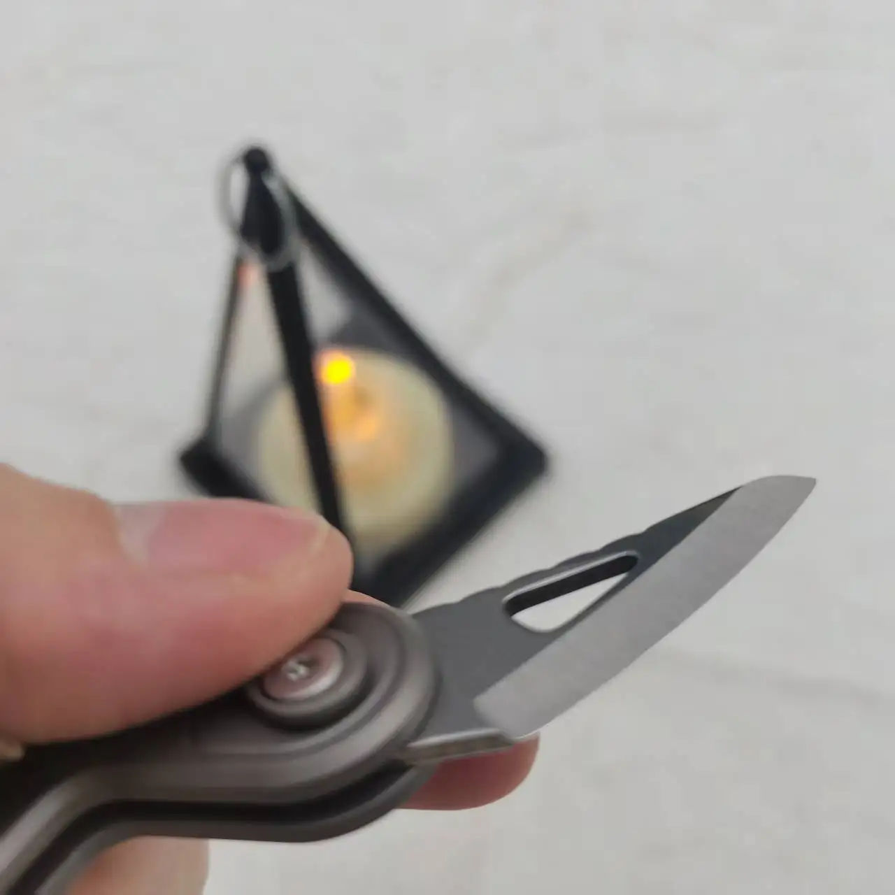 D2 Titanium Alloy Multi-Tool Keychain Knife Mini Edc Portable Knife Outdoor Fold Survive Self-Defense Fishing Carabiner Knife