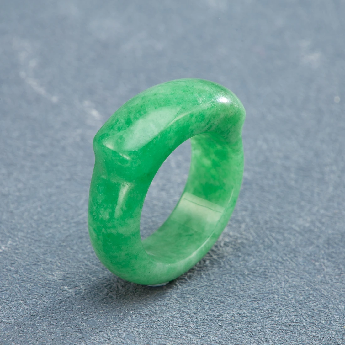 

TIEMSWIND Natural Simple Fashion Green Jade Saddle Ring for Men