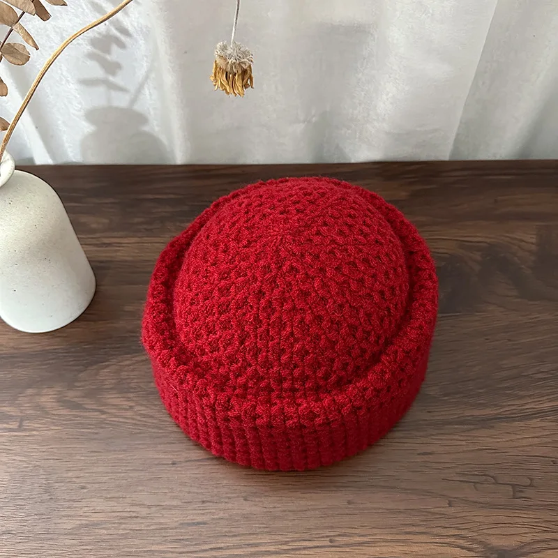 Einfache, einfarbige, dick gestrickte Mütze im koreanischen Stil für Herbst und Winter, mit kurzer Krempe, Kuppelform, trendige warme Matrosenmütze. – Detail 5