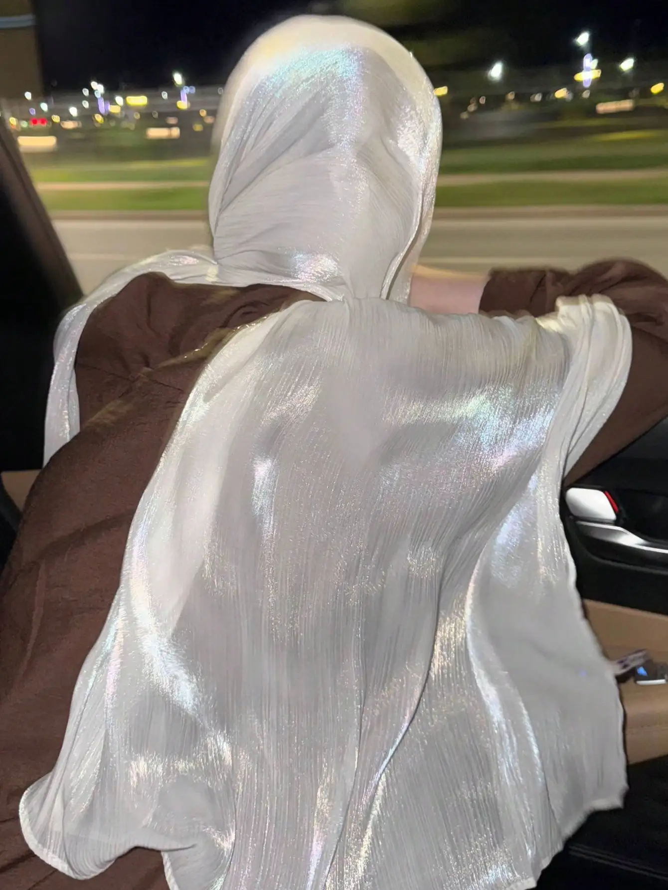 

Элегантный женский хиджаб из шелковистой ткани с блеском, однотонный, длинный, в арабском стиле, консервативный головной убор для повседневной носки.