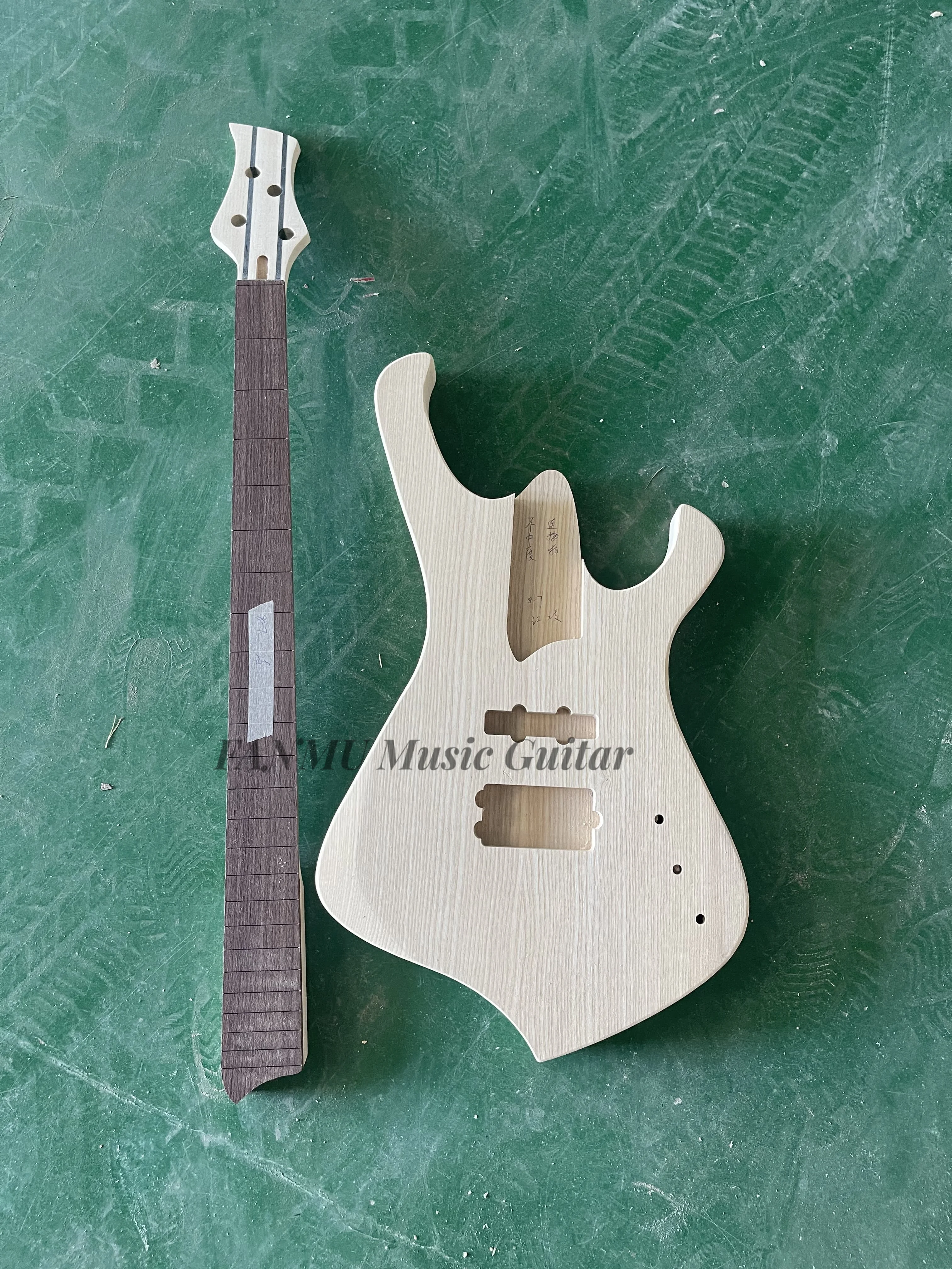 4-string bass, unpainted bass, ash wood body, maple, rosewood, 5-piece headstock, rosewood fingerboard, customizable color
