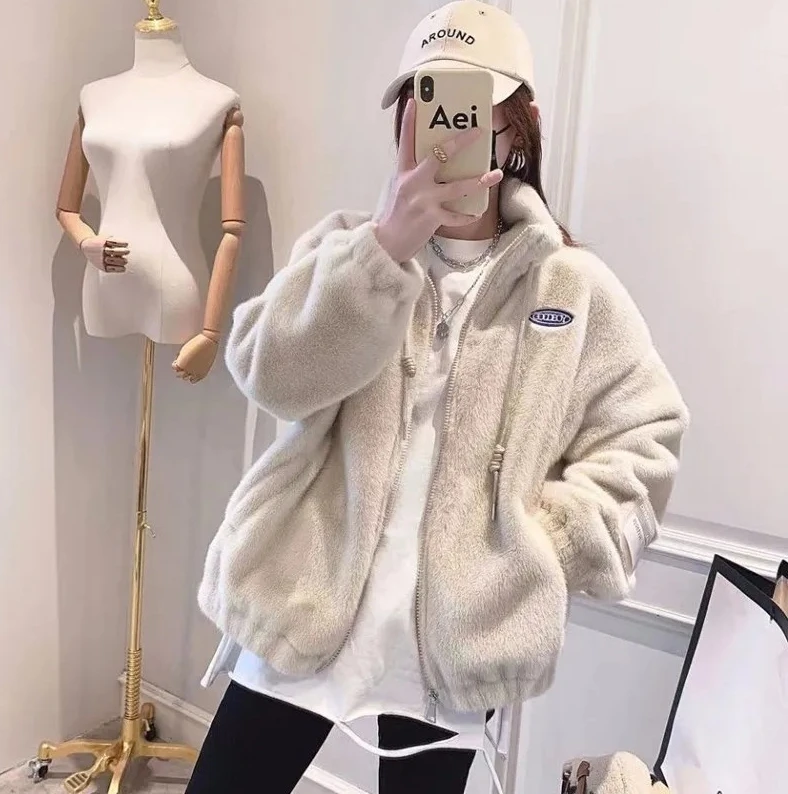2025, Winter-Damen-Kurzarm-Flauschmantel, verdickte Kaninchenfell-Simulation, lose Jacke, junge Mode, warme Baumwoll-Oberbekleidung
