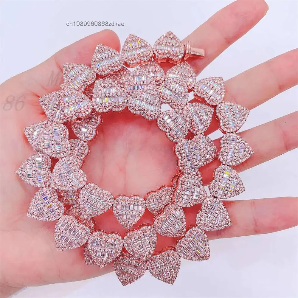Luxury New Style Iced Out Heart Charms Choker Moissanite Diamond Heart Layer Cuban Link Diamond Luxury Chain Necklace.