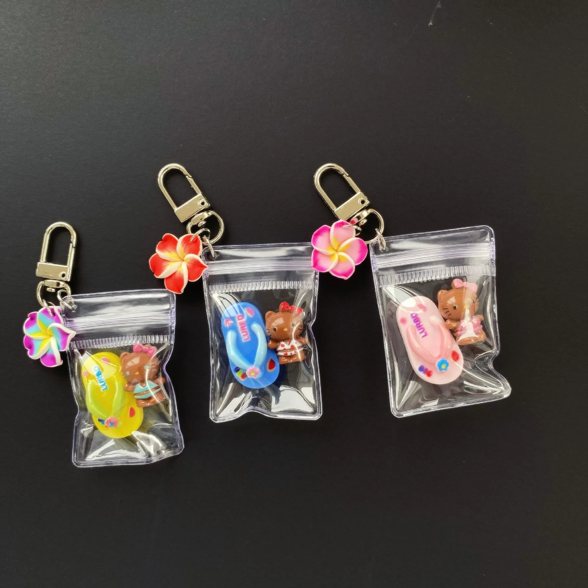 Chaveiro Hello Kitty: Pingente Transparente de Verão para Bolsa, Flor de Argila Polimérica Estilo Ins, Acessório Doce para Bolsas Femininas