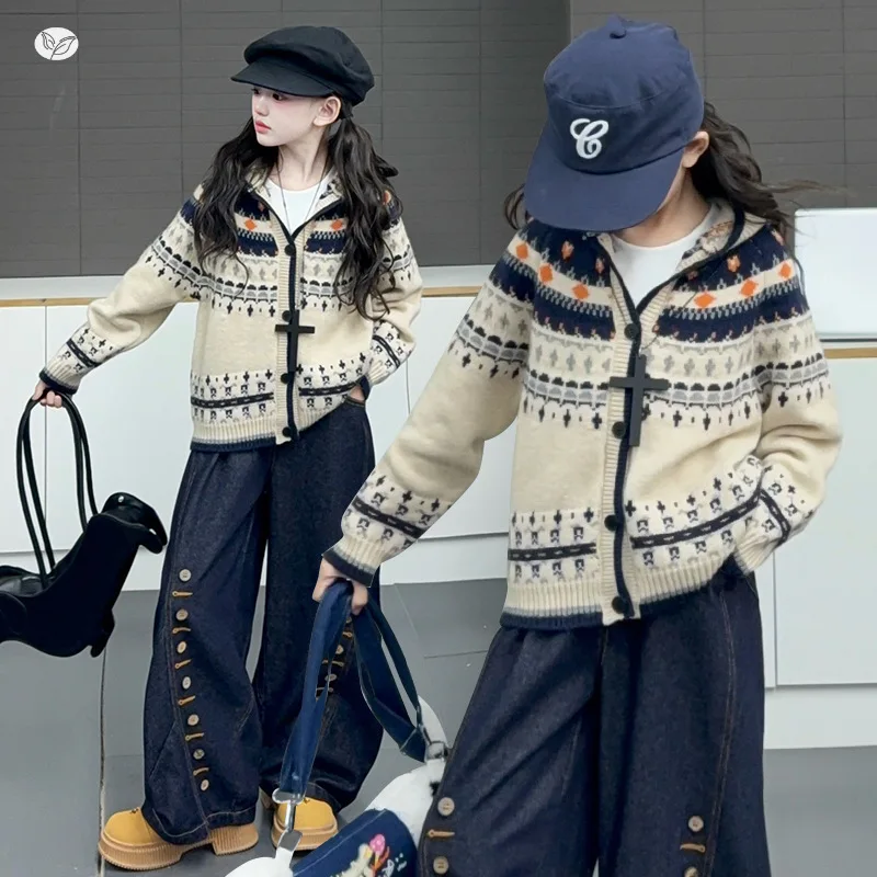 

Girls 2025 Autumn New Sweater Cardigan Girls Korean Version Thick Knitted Top Spring and Autumn Children's Coat Tide