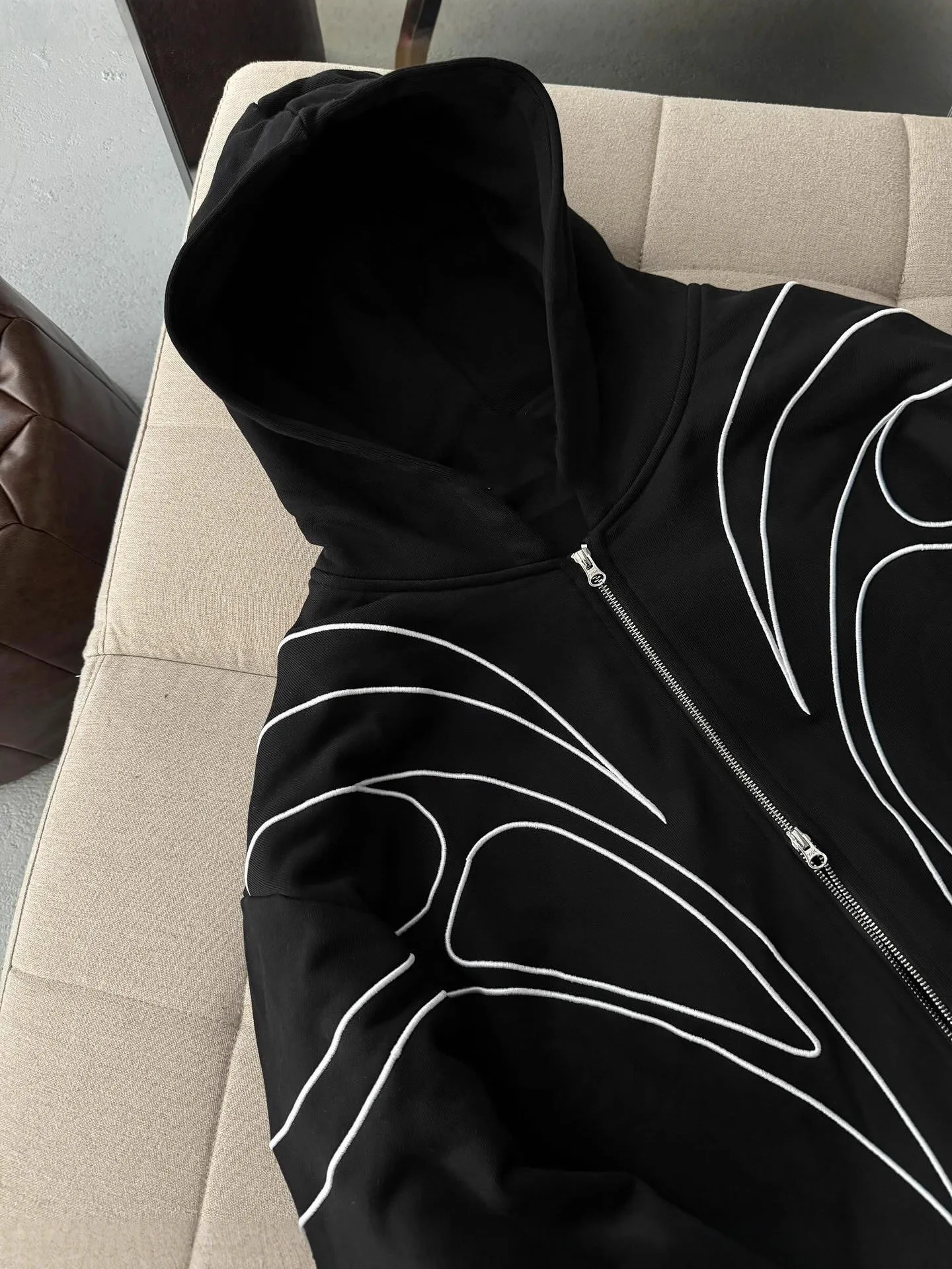 New loose and fashionable street hoodie embroidered with personalized retro sportswear with visible thread design