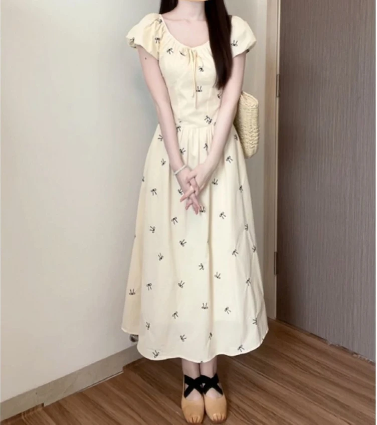 Abito da donna con maniche a sbuffo francese con gonna lunga floreale con temperamento estivo in vita