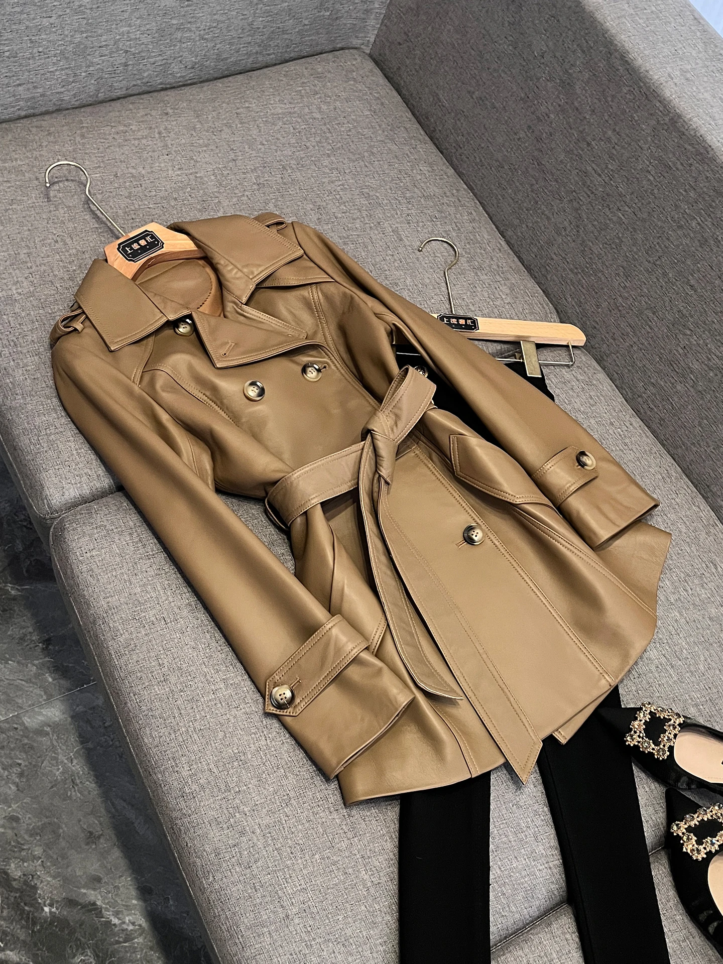 

Business Retro Style Women's Slim Fit Jacket Double Row Buttons British Style Leather Coat Waist Cinched Spring New Arrival