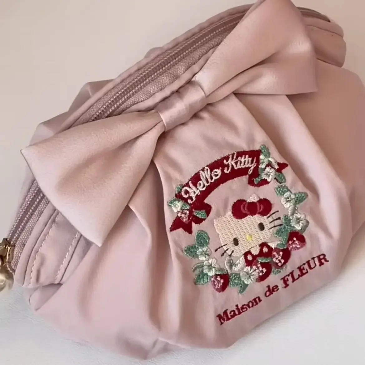 Sanrio Hello Kitty Bow Shell Bag Japanese Kawaii Cute Sweet and Girly High-looking Embroidered Makeup Storage Bag Girls Gift