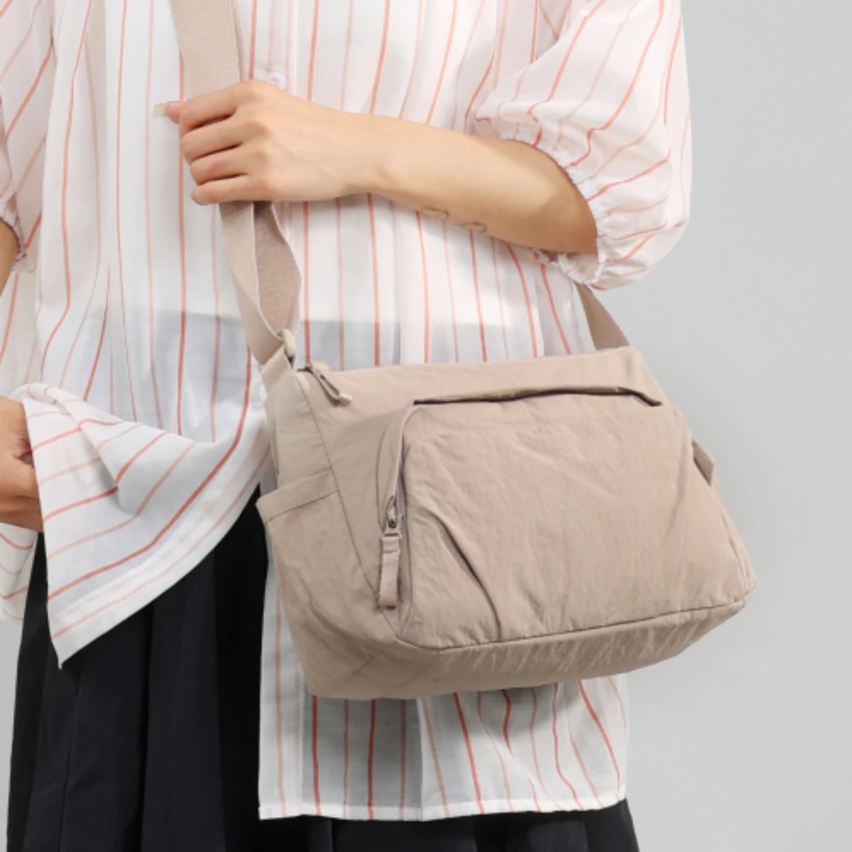 

Сумка через плечо Женская сумка через плечо 2025 Новая большая вместительная рабочая одежда для работы Сумка через плечо Мужская сумка-мессенджер Маленький рюкзак для студентов, чтобы идти в школу с мобильным телефоном