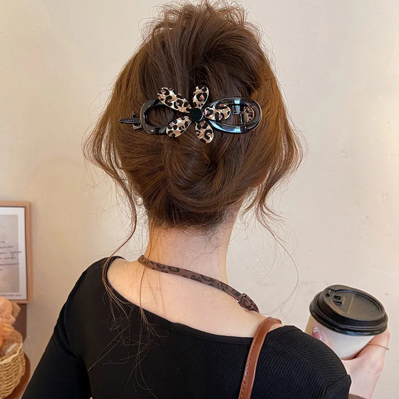 レオパード柄フラワーツイストクリップ-ガールズハイエンドセンス-新作ワンライングラブクリッププレートヘアピンヘアアクセサリー