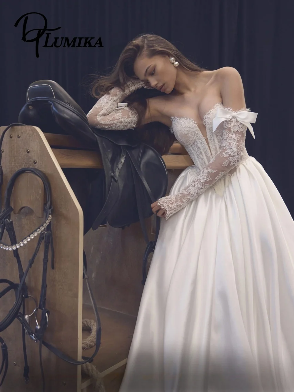 

Sexy Deep V Wedding Dress Elegant Off-Shoulder Bridal Gown Fashion Lace Applique Floor-Length Customized