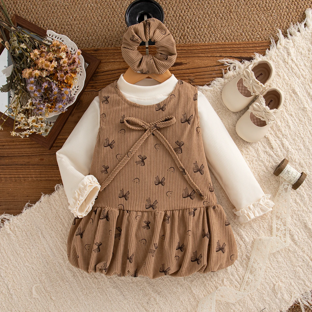 

Girls Daily Casual Wear White Knit Long Sleeve Tops with Bow Print Sleeveless Brown Dress Sent Hair Tie 3 Pieces Baby Girl Suit