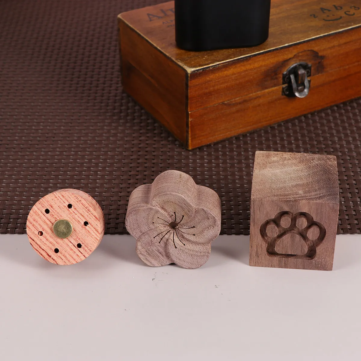 

1Pcs Round Rosewood Aromatherapy Diffuser Wood Essential Oil Absorber Eco Friendly Noise Free Smoke Free Sleep Aid Rejuvenating
