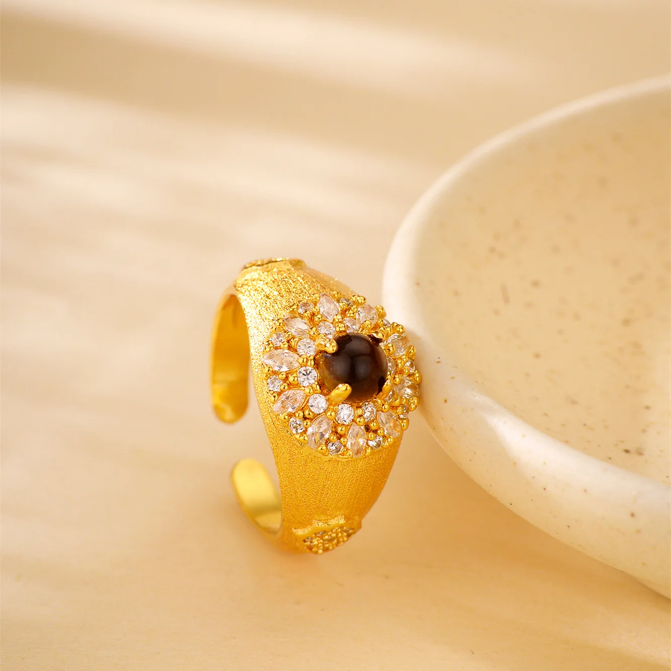 

Роскошное женское кольцо из чистого золота 9999 карат с матовым бриллиантом, подсолнухом, тигровым глазом, камнем