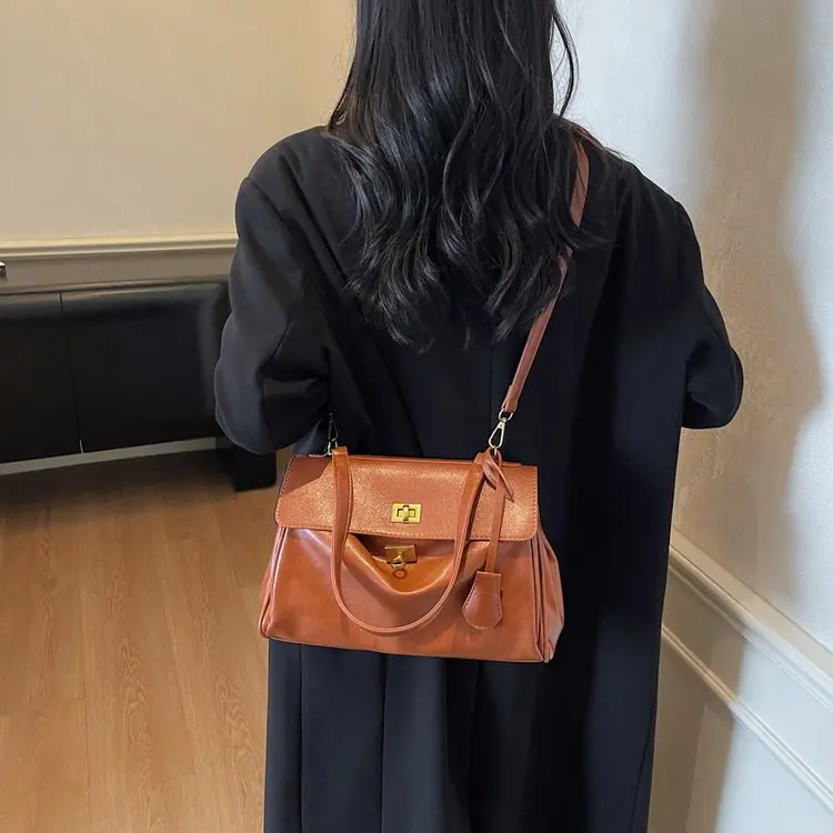 2025 صيف 465 جديد قفل صغير الصيف حقيبة كتف كبيرة حقيبة نسائية حقيبة يد ذات سعة كبيرة