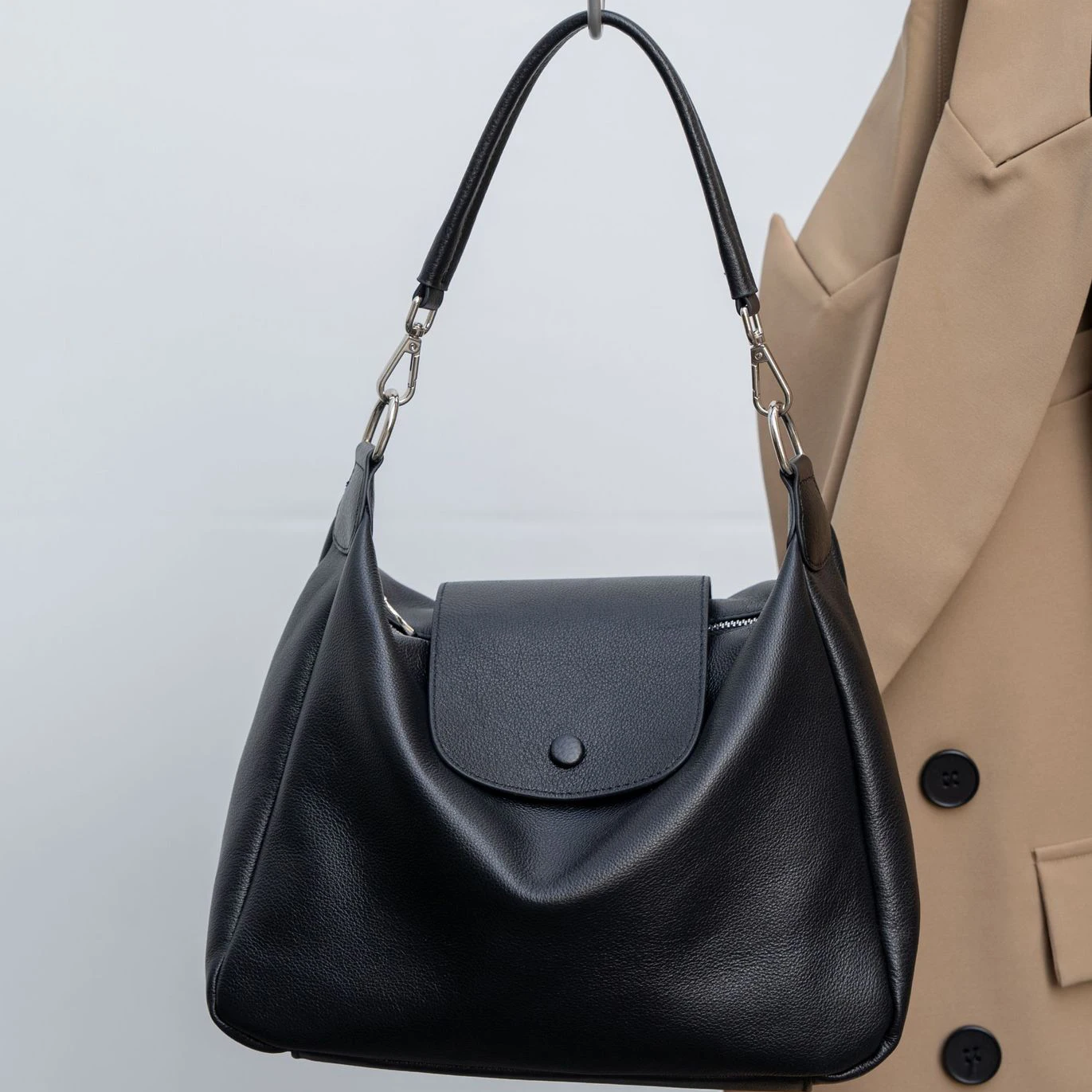 

Сумка подмышки из воловьей кожи с верхним слоем, новинка 2025, мягкая кожаная сумка через плечо большой вместимости, модная простая женская сумка на плечо