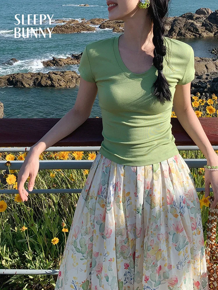 Basic Slim Short Sleeve T-Shirt for Women Stretch Cotton U-Neck Summer Top Solid Color Casual Tee in 9 Colors for Everyday Wear