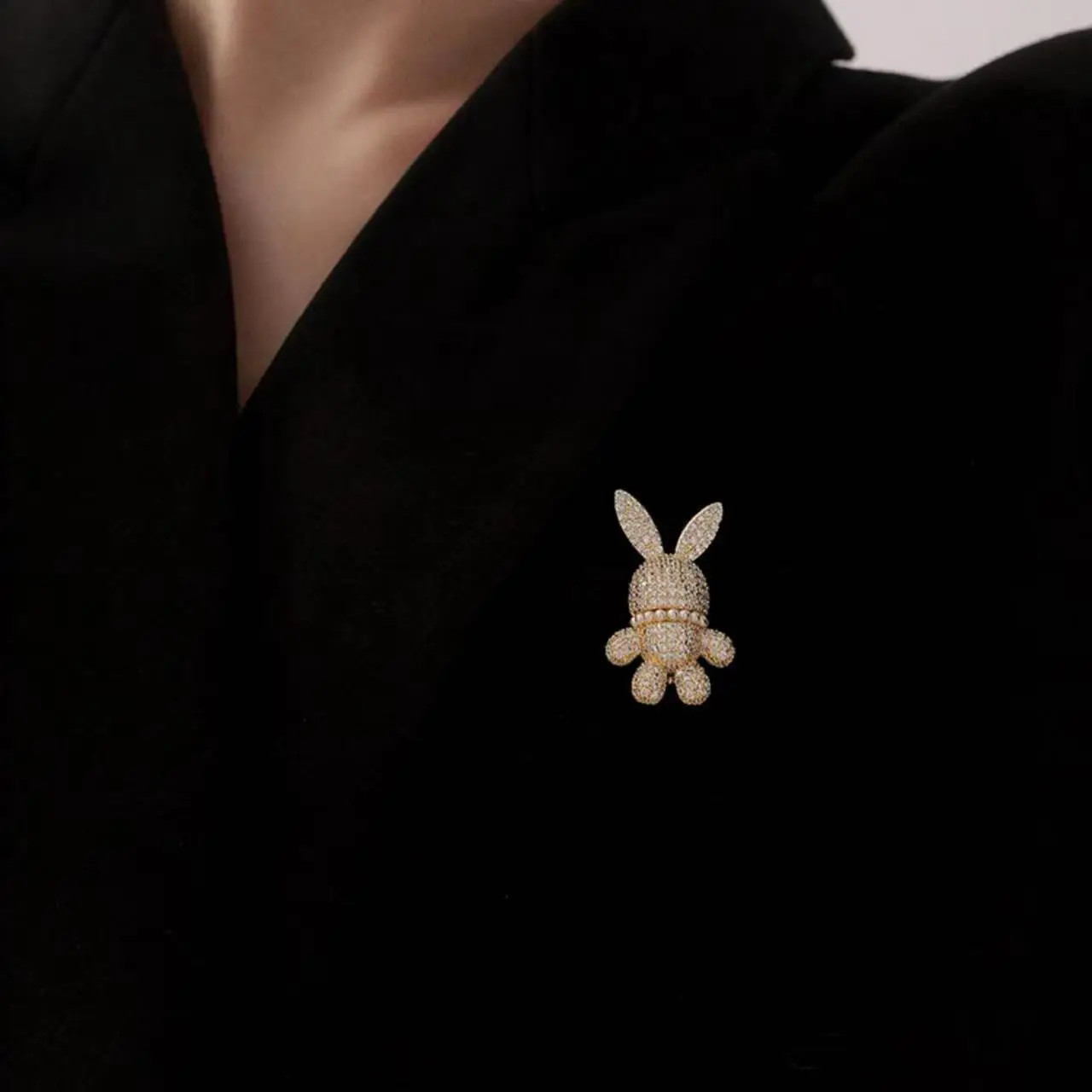 Luxury Full of Rhinestone Rabbit Brooches For Women Men Gold Color Cute Pearl Animal Lapel Pin Trendy Jewelry Wholesale