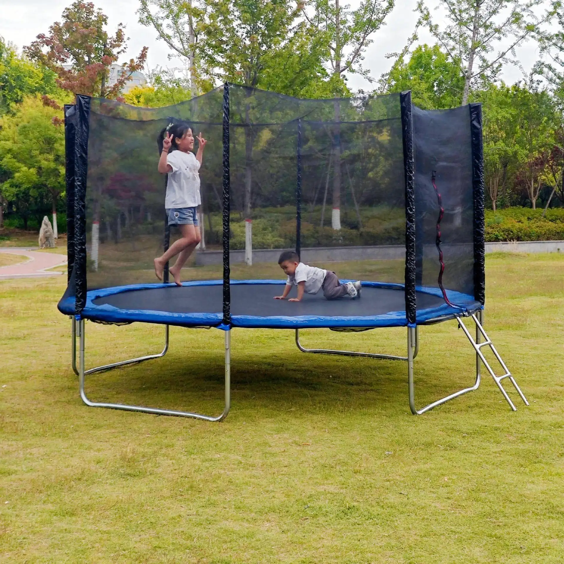 Outdoor Trampoline, Large Stall Trampoline, Children's Outdoor Night Market Trampoline, Trampoline with Protective Net