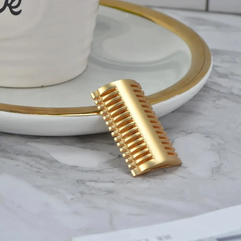 رأس ماكينة حلاقة آمنة للرجال من YAQI باللون الذهبي لشفرات الحلاقة