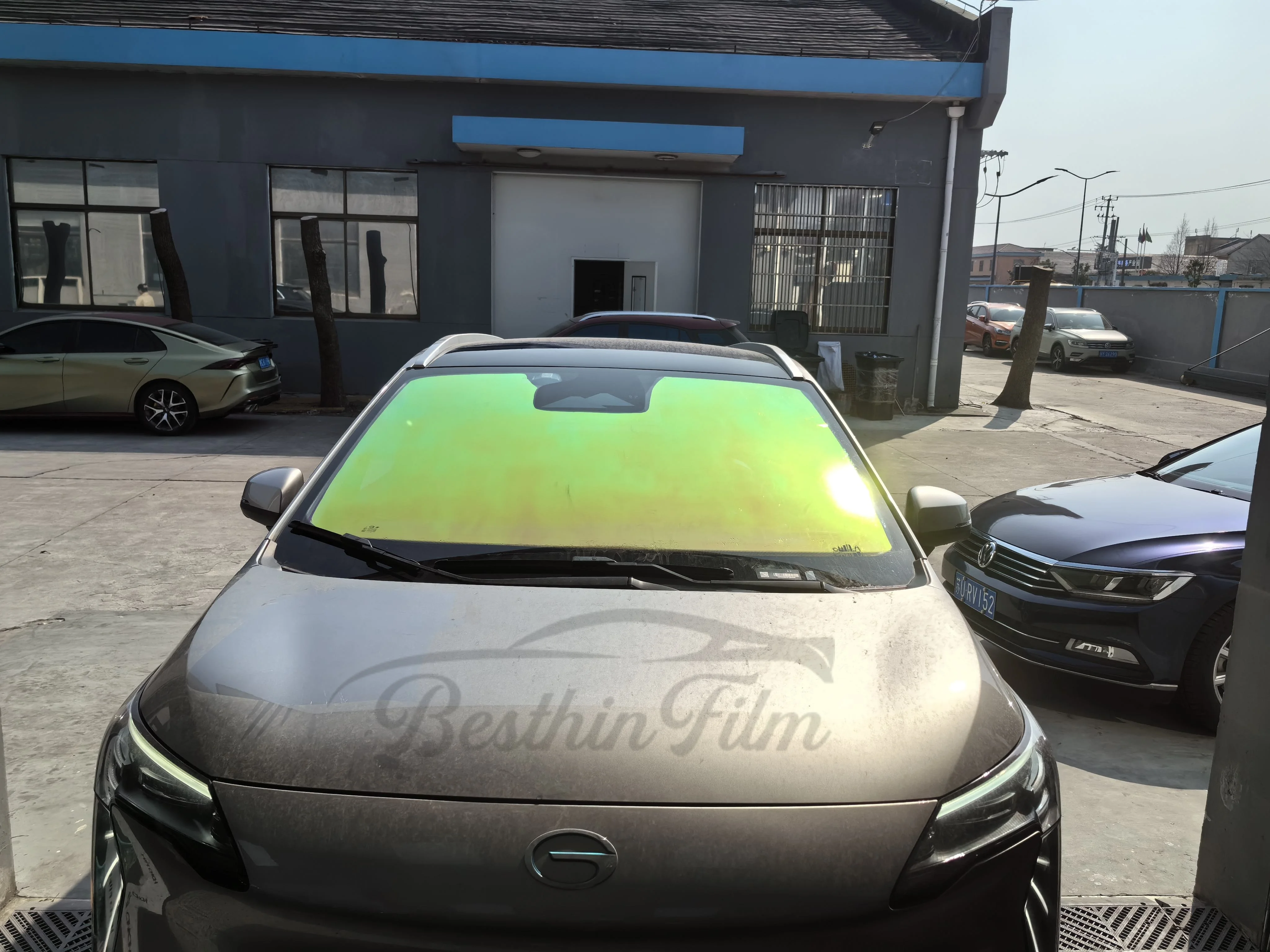 Kameleon PET-materiaal Auto voorruit Voorruit Bescherming Schaduwsticker Zelfherstellende UV-bestendige warmte-isolatie Tintfilm