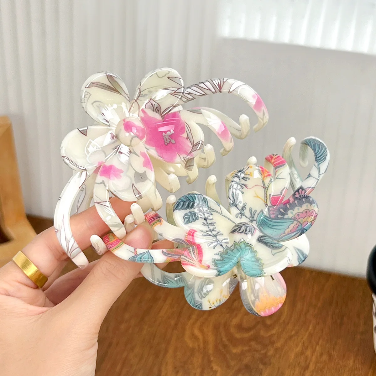 

Chinese-style Floral Hair Clip, Large Size, Perfect for Thicker Hair, Elegant Women's Hair Accessory, Shark Clip Headband.