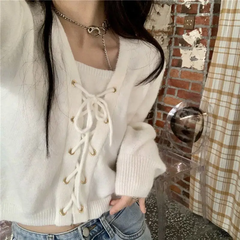 V-Neck Lantern Sleeve Knitted Sweater 2024 Autumn Pure Desire Korean Sweet Girl Short Niche Design Jacket Top