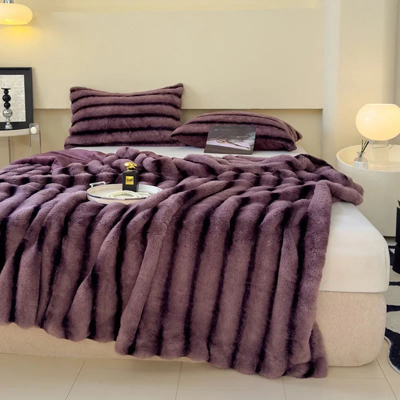 Double Enlarged and Thickened Bedspreads Winter Warm Nordic Style Rabbit Like Velvet Blanket Non Shedding Close Fitting Quilt