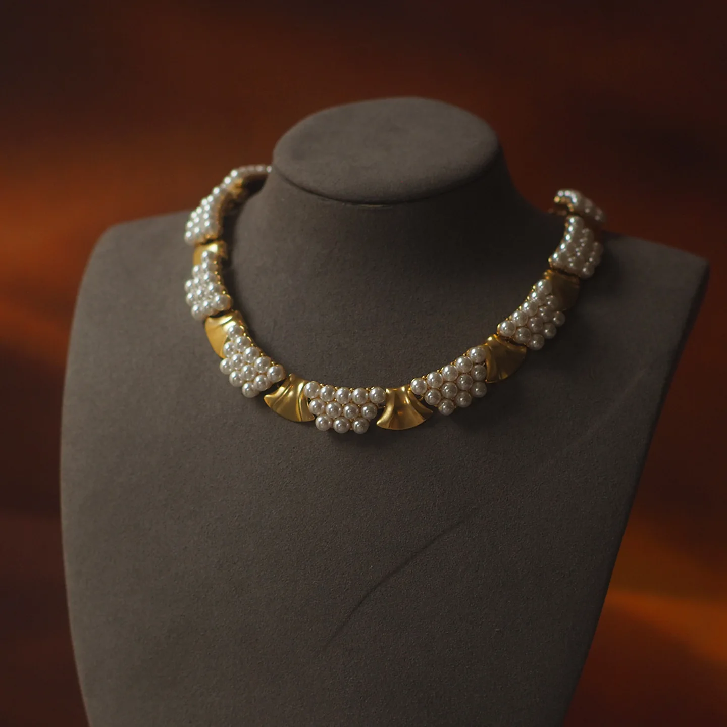 

17th Century Retro Pearl Jewelry Replica Vintage Mini Pearl Brushed Triangle Choker Honeycomb Neck Chain Non-fading Ornament