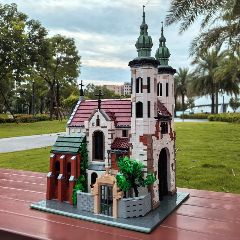 

MOC-124447 Architectural Assembly of Church Building Blocks Set