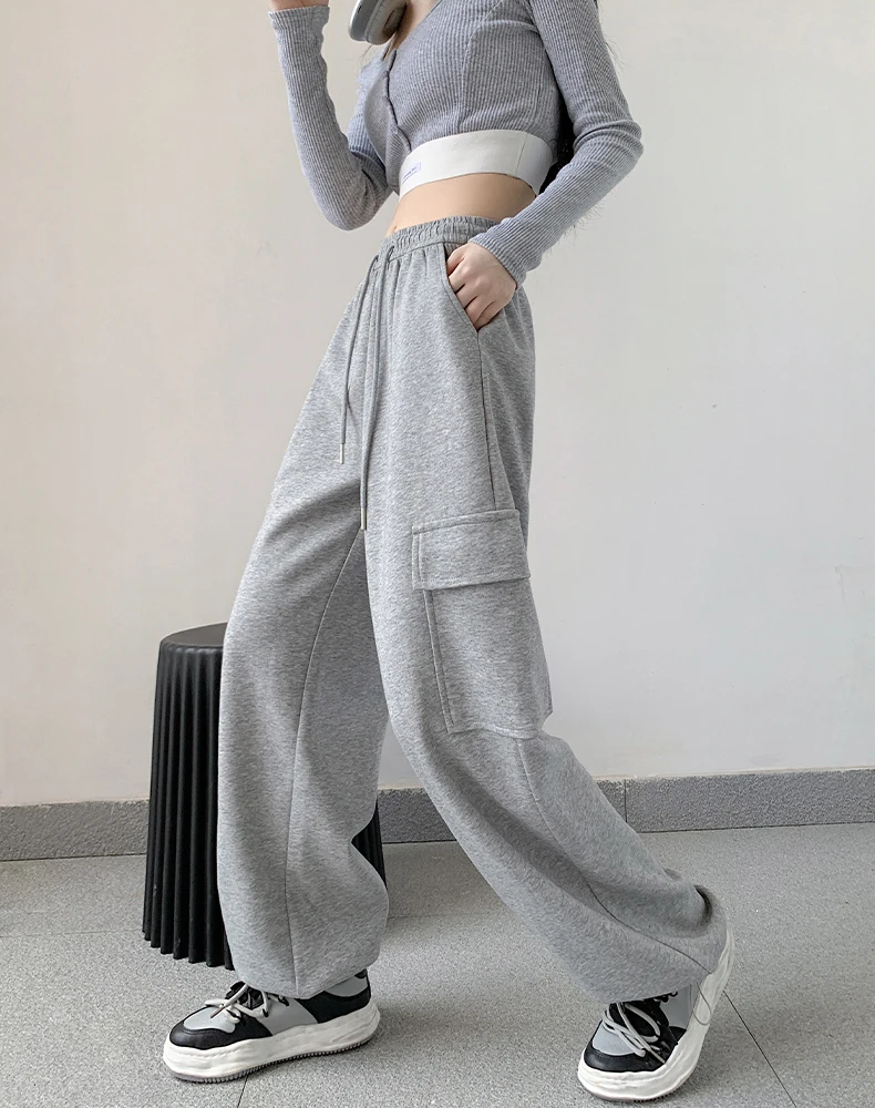 Women's Autumn Winter Fleece Lined Warm Sweatpants with Big Pockets Cargo Pants Sporty Casual Loose Wide Leg Pants