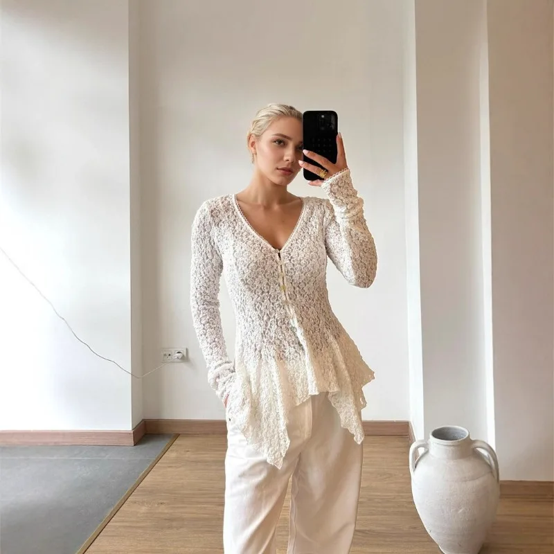 

In The Autumn Must-have European American Lace Cardigan with Buttoned Button Stylish Versatile Elegant Long-sleeved Top Women