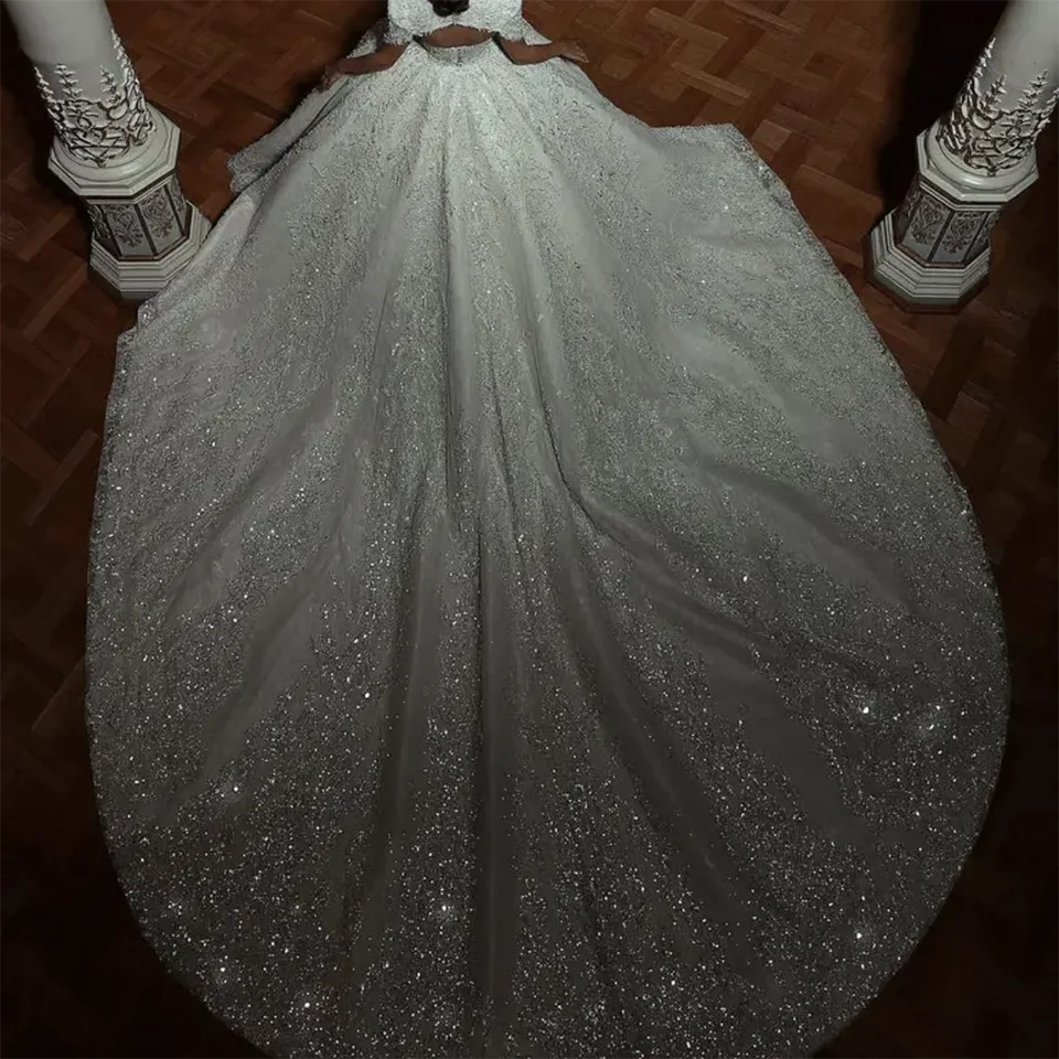 Vestido de novia personalizado de lujo, vestido de novia con cuentas y lentejuelas de diamantes de cristal brillante de princesa, vestidos de novia con tren de corte sin espalda 2024