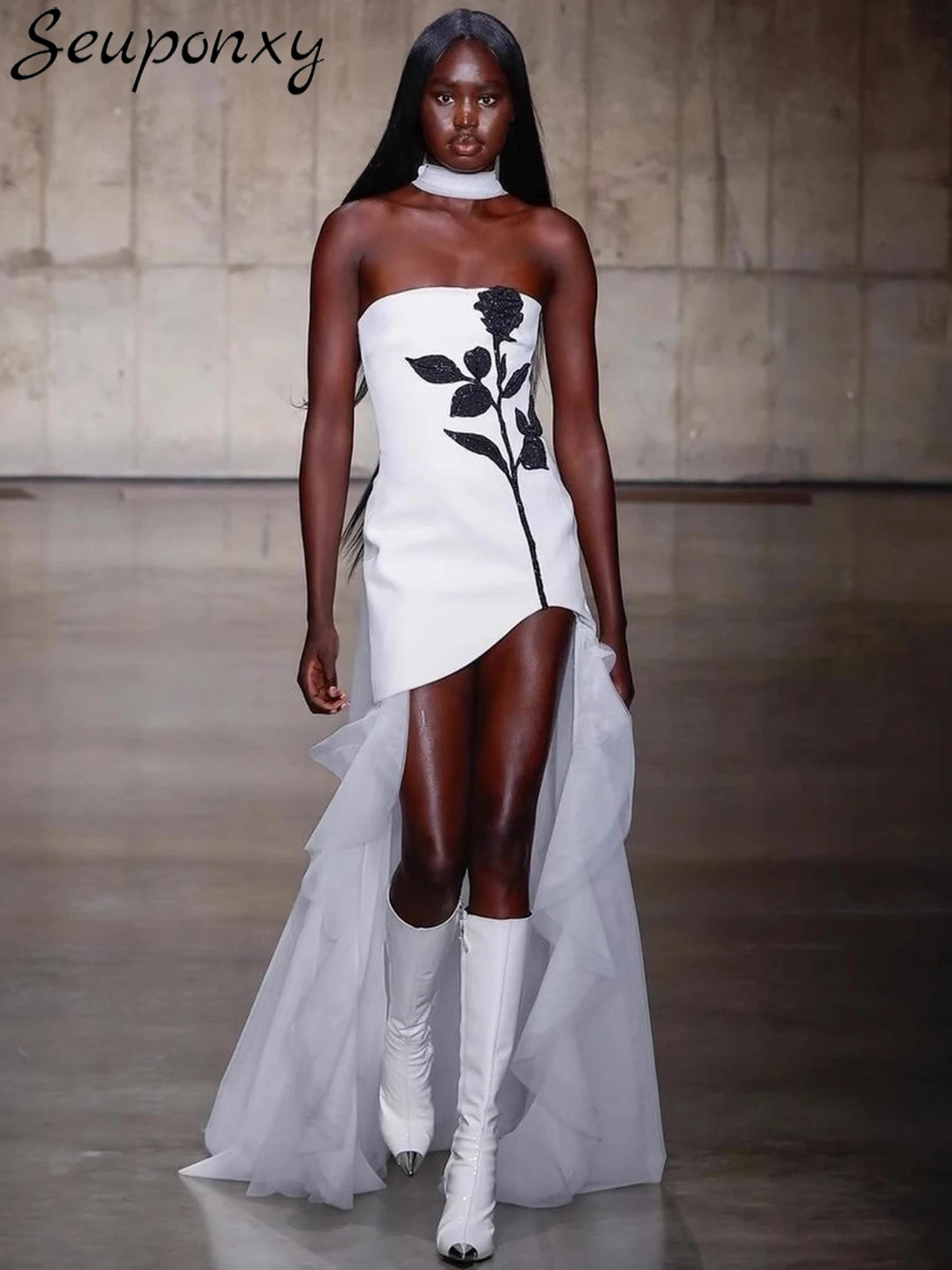 

Женское Сетчатое платье с открытой спиной, без бретелек