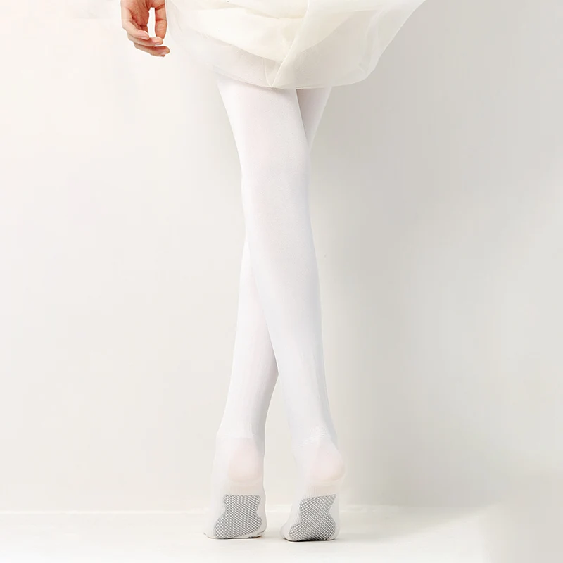 A pair of soft and comfortable children's dance socks for spring and summer, simple and versatile for little girls
