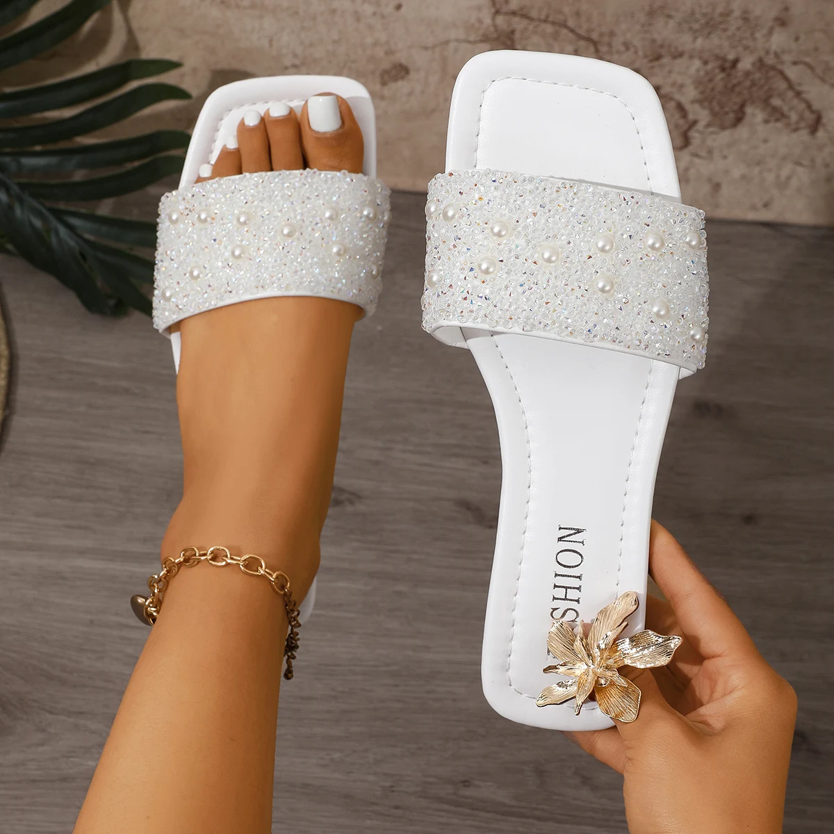 Large Size 2026 Women Summer New Item Sequin Rhinestone Flat Bottom Soft Sole with A Comfortable Casual Slipper Women Shoes