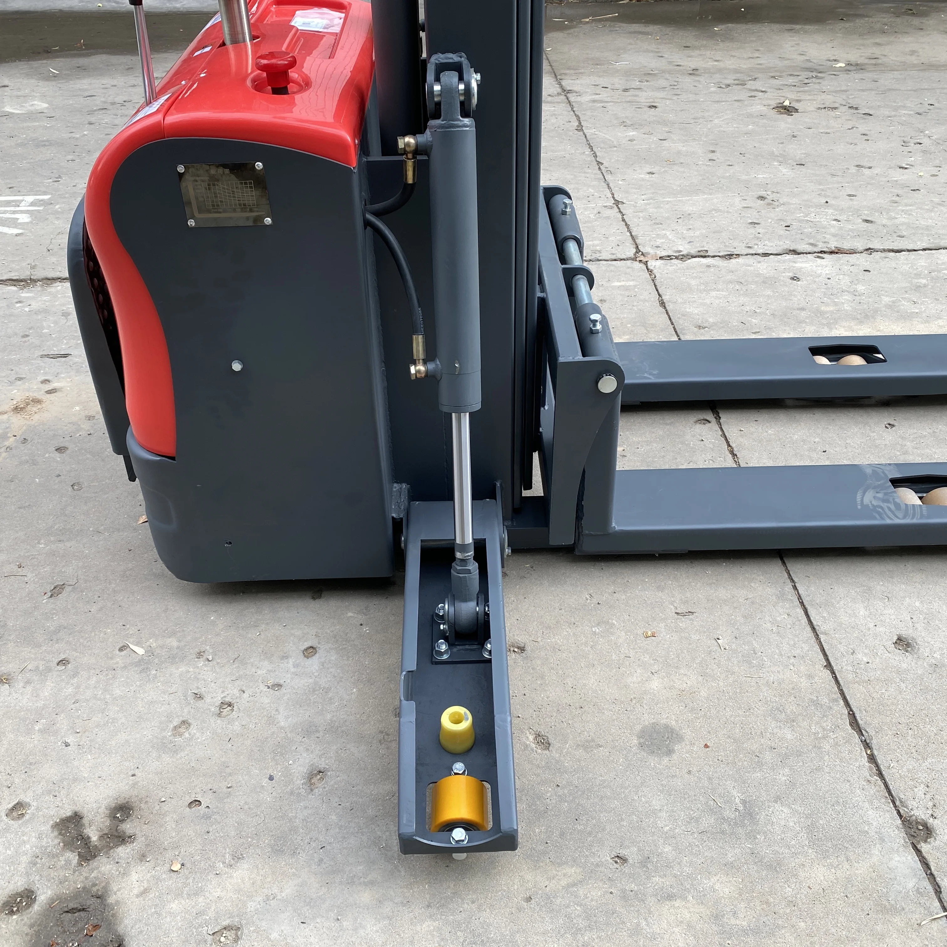 Durable 2 Tons 2m Semi Electric Automatic Forklift Stacker Machine view 3