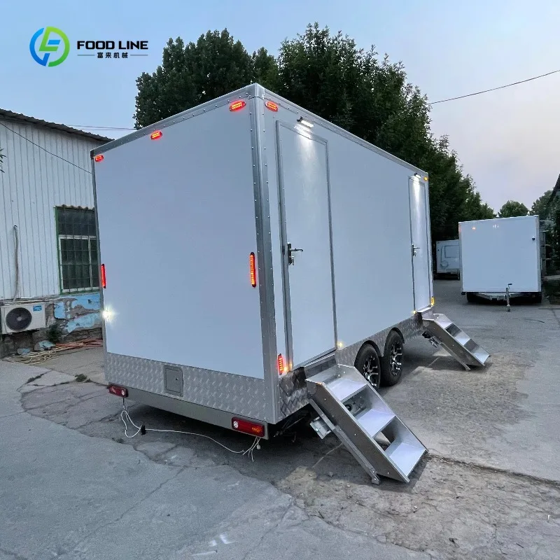 Eco Friendly Portable Mobile Toilet Trailer Energy Saving for Outdoor Commercial Service Custom