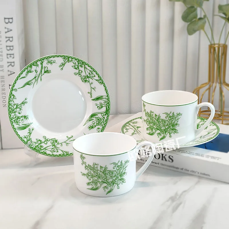 

Fashionable Bone China Coffee Cup Set European Style Afternoon Tea Tableware 2 Cups 2 Saucers Gift Box for Home Gifting