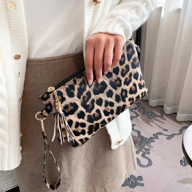 Pochette piccola da donna con stampa animalier leopardata