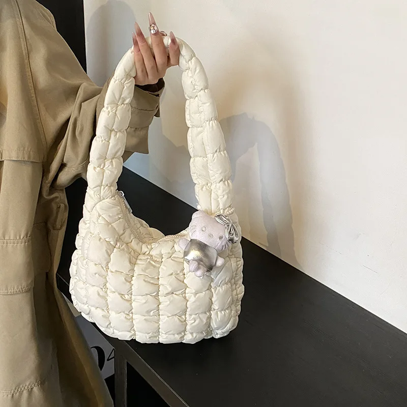 2024Autumn and Winter New Cloud Large Capacity Shoulder Bag Pleated Puff Lightweight Quilted Messenger Bag Tote