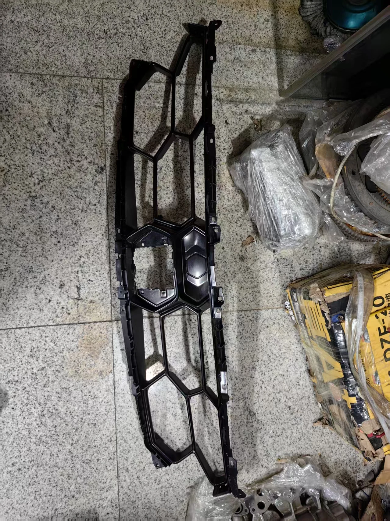 For Lamborghini Urus Front Center Grill 4ML807639 New Auto Accessory for Vehicle