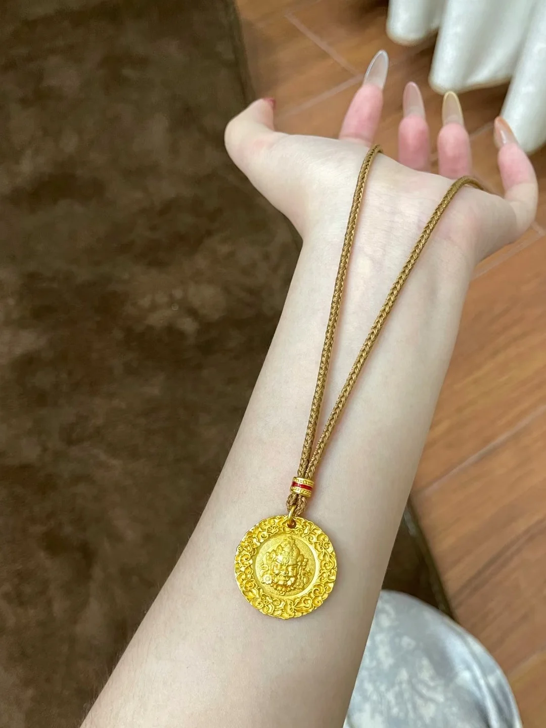 ゴールドカラーの砂金ペンダントネックレス-女性用-ヴィンテージガールスタイル-黄色の富の神々ペンダント-合金素材-新品