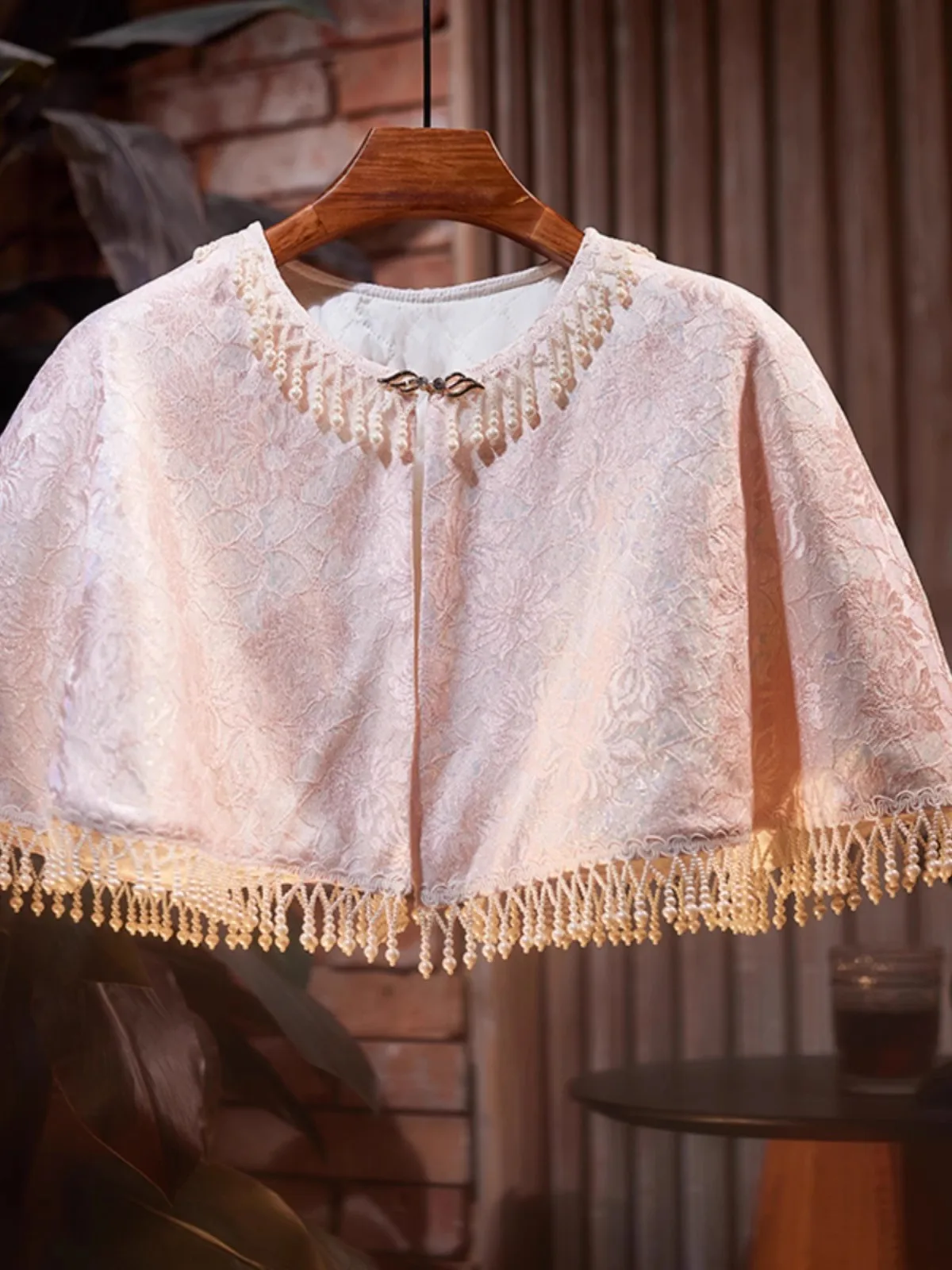 Women's Spring Autumn Pearl Tassel Pink Lace Pashmina Female Autumn Winter Chinese Vintage Lace Shawl Cloak R1859