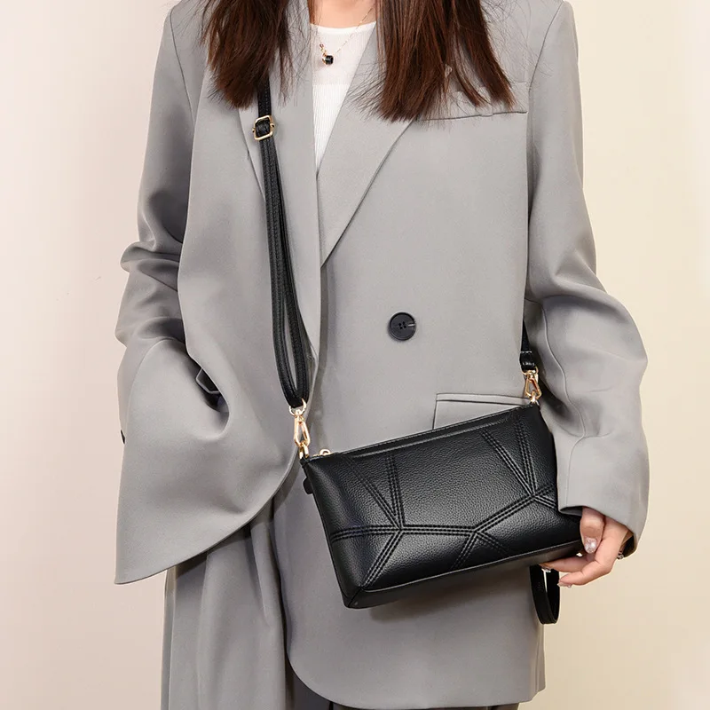 여성 숄더 가방 크로스 바디 패션 메신저 가방 캐주얼 작은 가방 2025 새로운 여름 부드러운 가죽 지갑 중년 노인