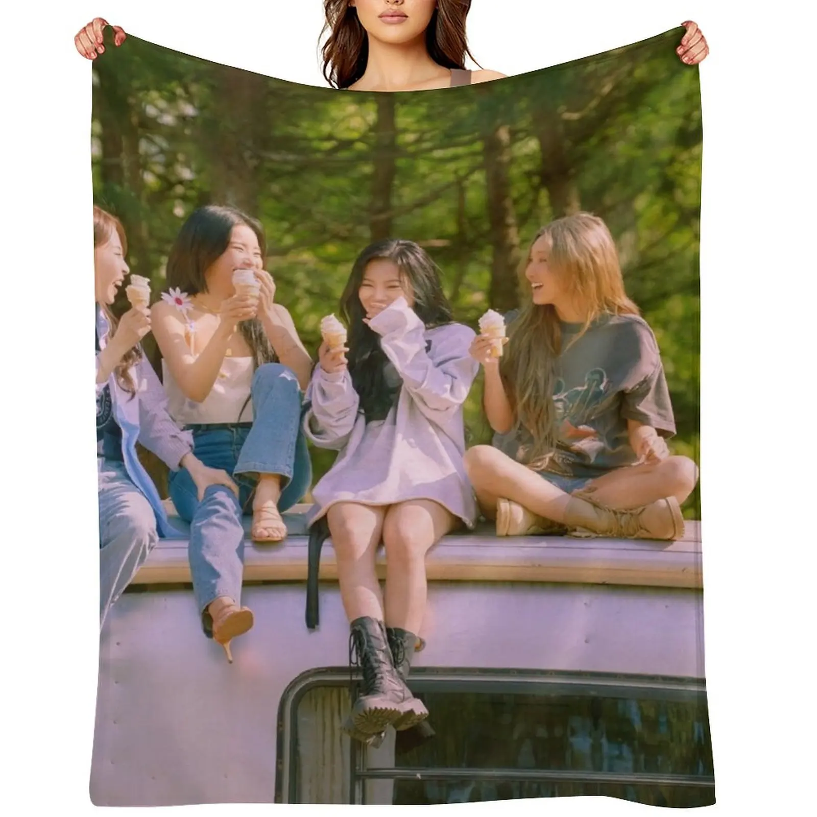 

MAMAMOO GROUP - Where Are We Throw Blanket Soft Beds Polar Travel Blankets
